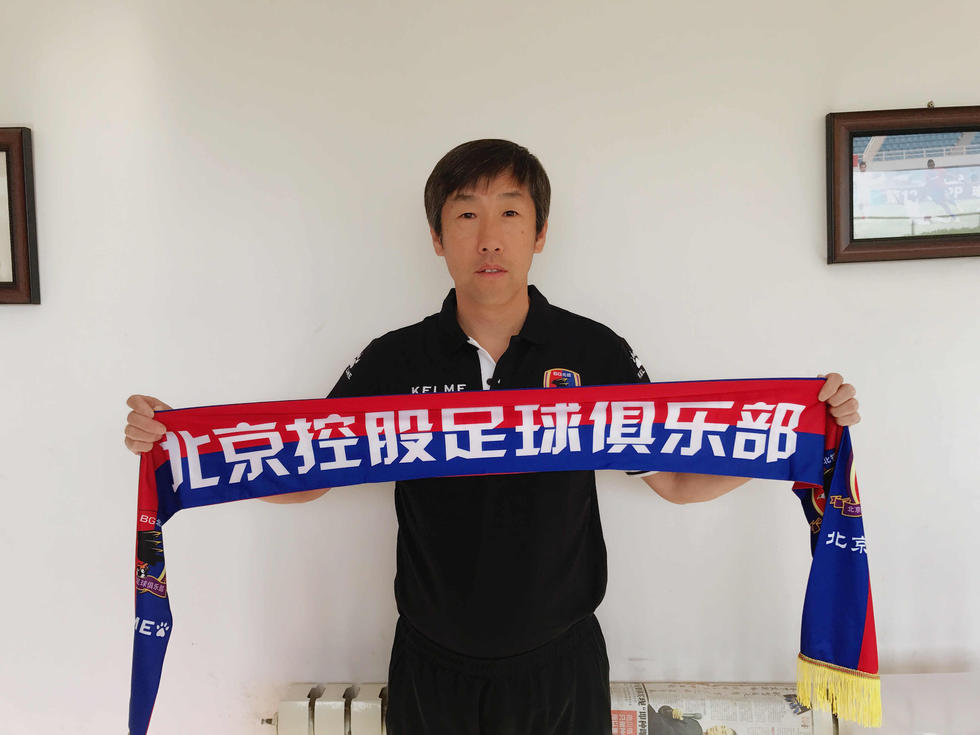 一位消息人士告诉ESPN，多特蒙德对马伦的估价约为2500万英镑，涉及桑乔的交换可能成为一种选择，尽管直接谈判尚未进行。